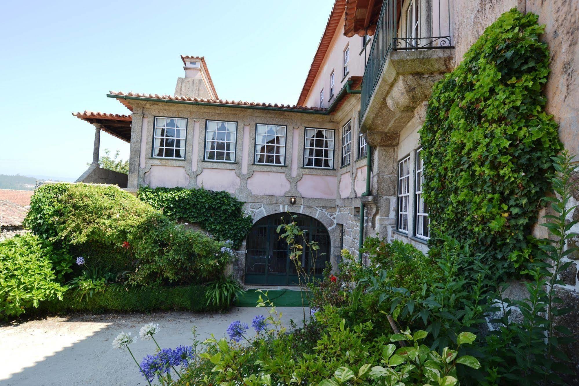 Casa Dos Assentos De Quintiaes Bed & Breakfast Barcelos Exterior photo